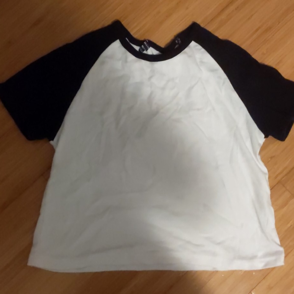 Brandy Melville black white Bella baseball top